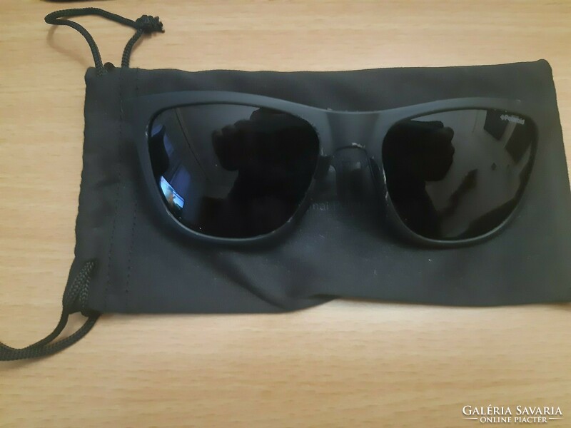 Polaroid füstszürke napszemüveg