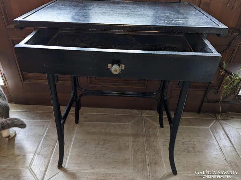 Thonet table with drawers