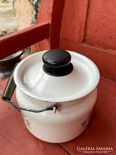 Beautiful 2 liter enamelled food barrel with food