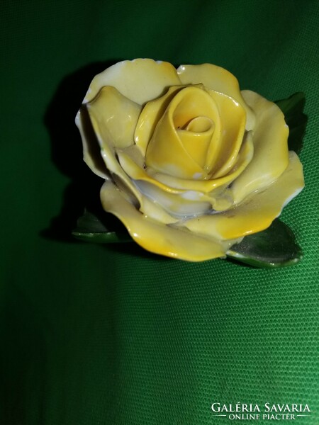 Gyönyörű HERENDI virág, porcelán sárga rózsa figura 7 X 6 cm a képek szerinti állapotban