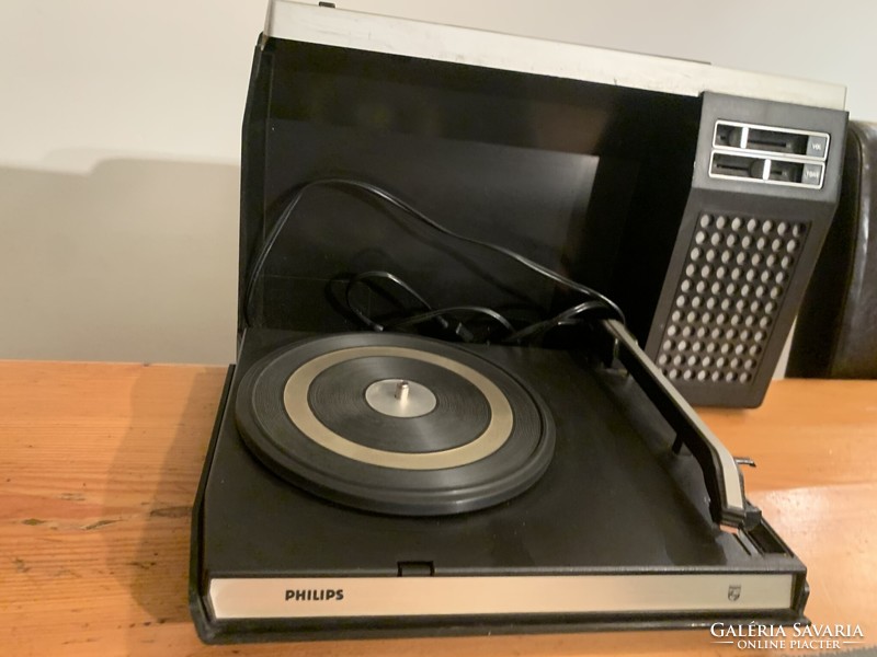 Turntable. Philips. 423 You can carry it with a bag