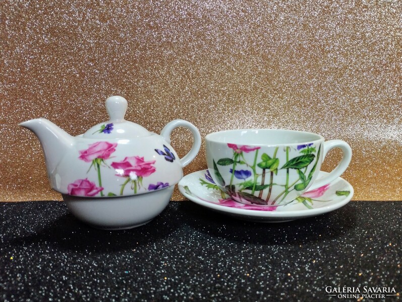 A personal porcelain tea set consisting of three parts