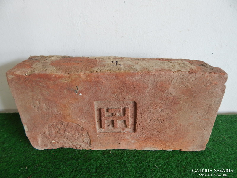Year-numbered and stamped Hortobágy brick. No. 9