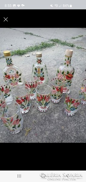 Set of hand-painted Kalocsa pattern glasses