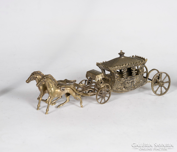 Silver horse-drawn carriage with teeth