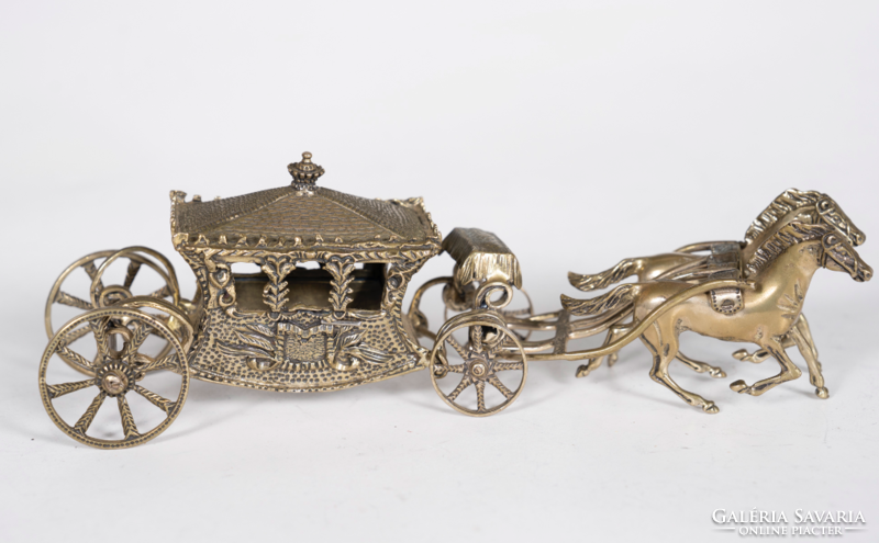 Silver horse-drawn carriage with teeth