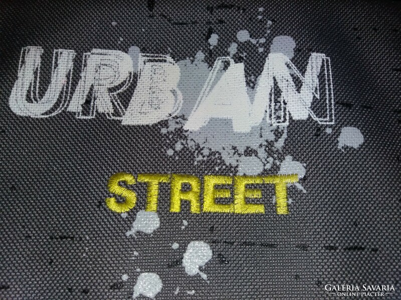 Minőségi 2 terű gyöngyvászon URBAN street tolltartó 18 x 14 x 5 cm képek szerint