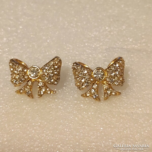 Marked swarovski crystal earrings worth 22,000.-