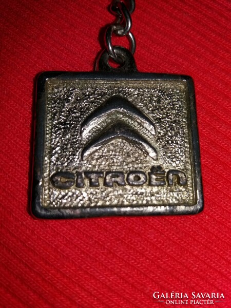 Retro car metal keychain with lemon as shown