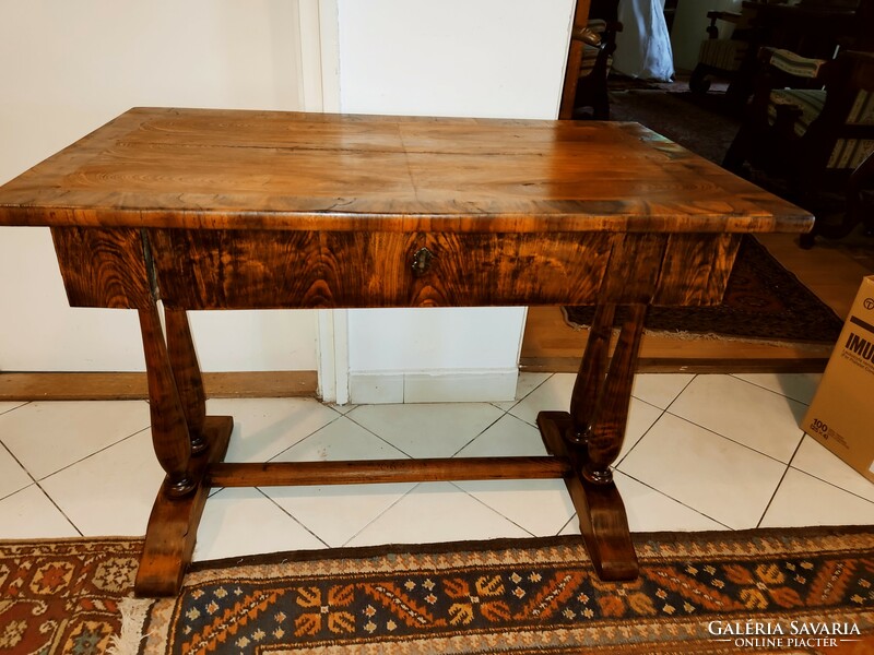 Very nice early Biedermeier thick walnut svartnis desk circa 1870