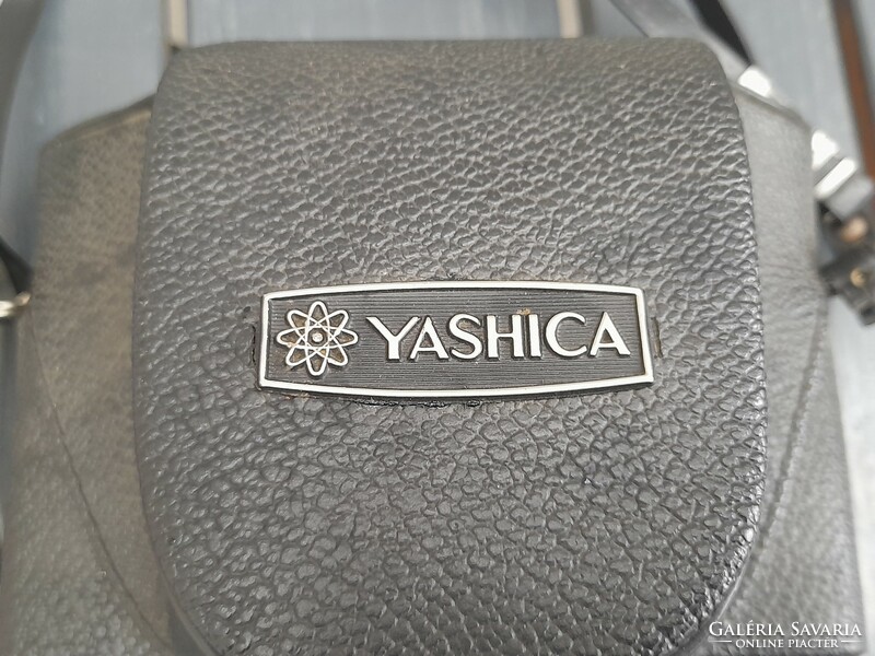 Gyönyörű állapotú Yashica 45mm electro35 tokjában