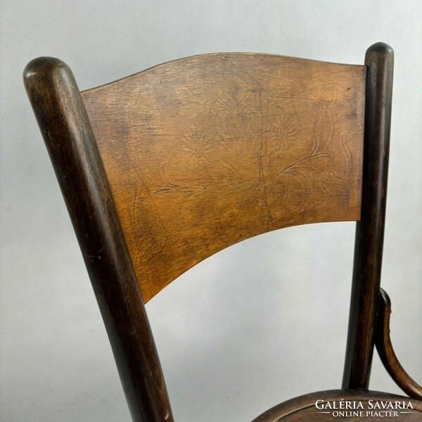 Thonet chair with decorated backrest