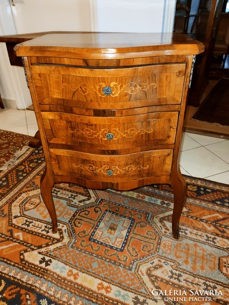 Antique three-drawer chest of drawers with copper decorations in very nice condition