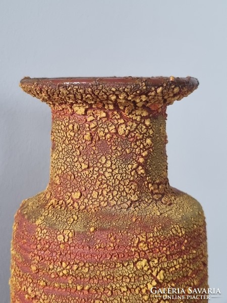 Érdekes felületű iparművészeti kerámia váza