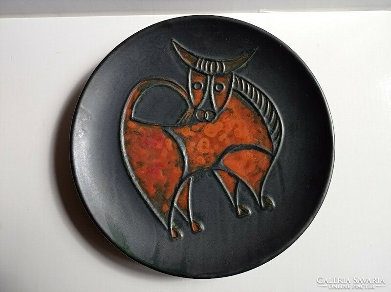 Retro bull decorative wall plate