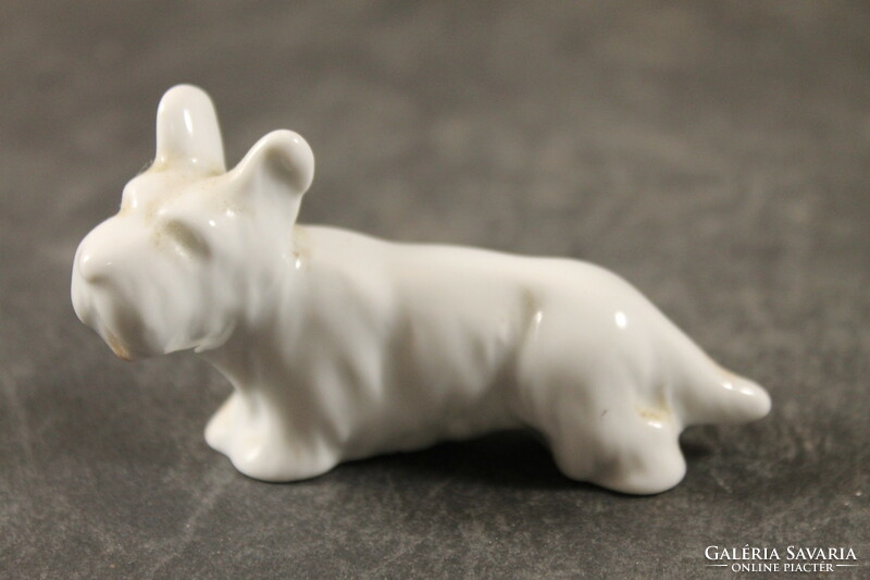 Porcelain dog 285