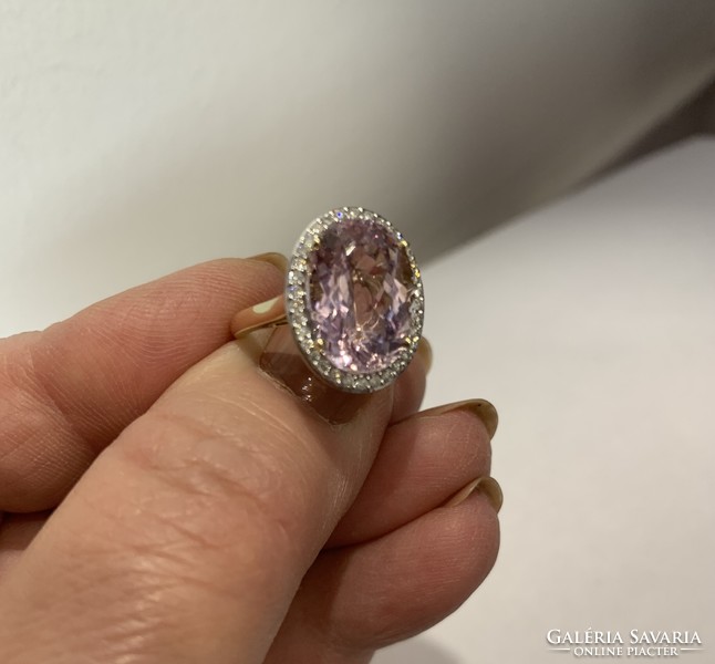 Kunzite 0.60 Ct gold ring with glasses. New. With certificate.