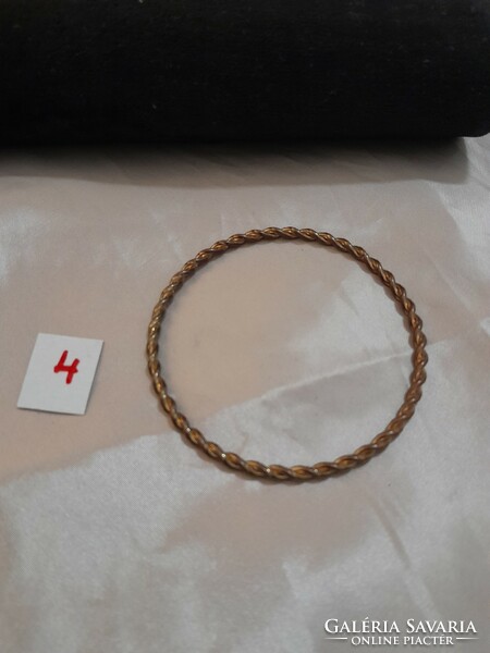 Copper vintage bracelet. 6.8 X 0.4 cm.