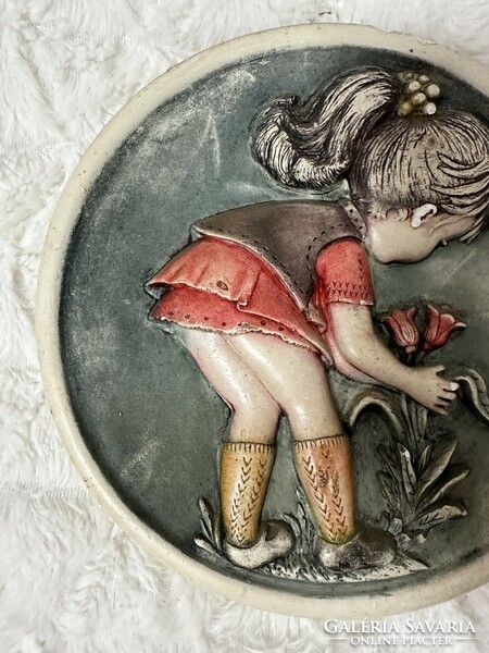 Embossed plaster girl wall decoration