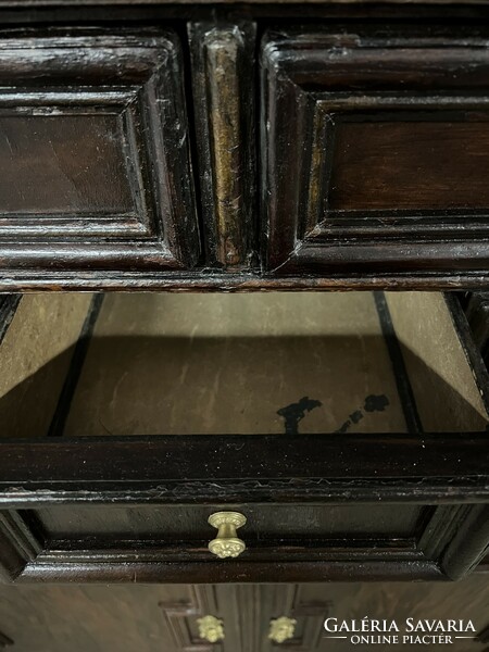 Kabinet szekrény, antik, réz veretekkel 147 x 40 x 92 cm-es. 9048