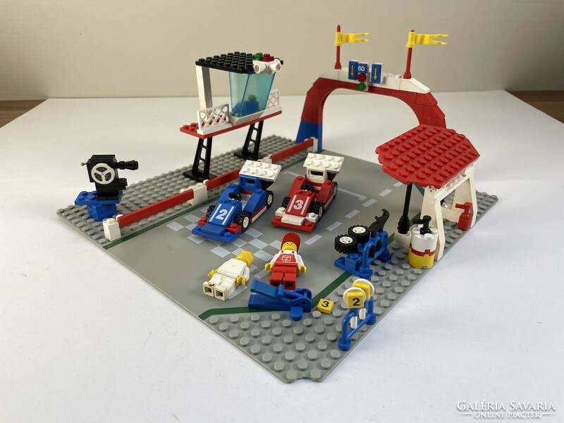 Lego 6381 - motorcycle speedway f1 finish line set from 1987 - incomplete!