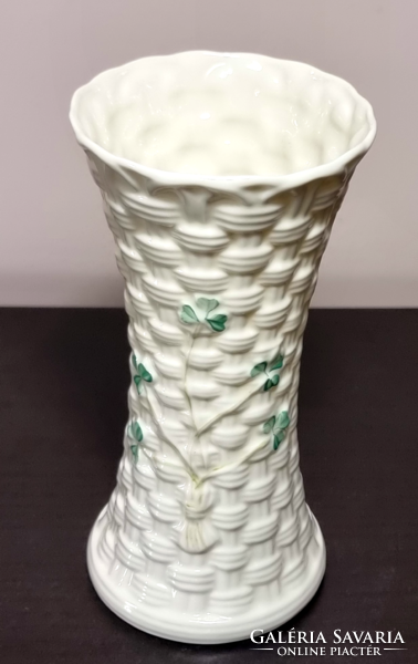 *Belleek 8th blue mark woven pattern and green clover lovely Irish porcelain flower vase.(1980-1993)