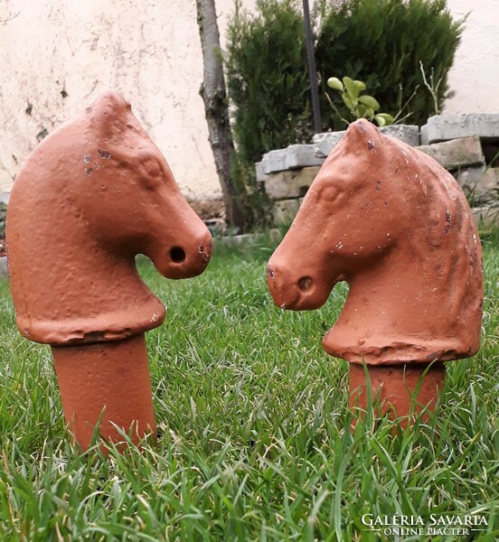 2 pieces of old cast iron horse head fence ornament, nearly 5 kg.