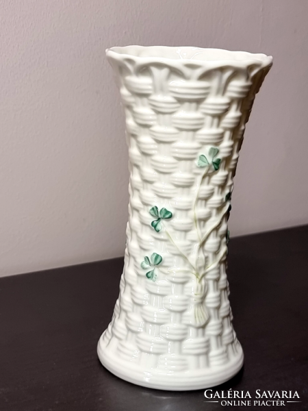 *Belleek 8th blue mark woven pattern and green clover lovely Irish porcelain flower vase.(1980-1993)