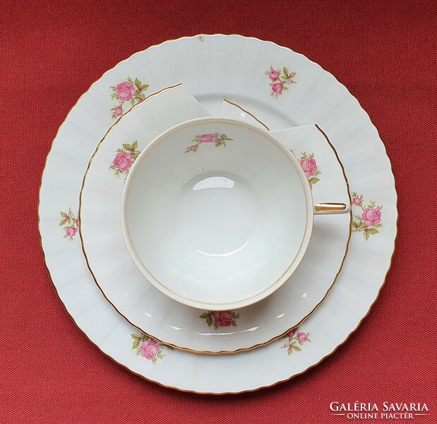 Bavaria F német porcelán kávés teás reggeliző szett csésze kistányér tányér virág mintával