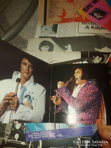 Elvis gyűjtemény, naptárral, prospektusokkal, plakáttal