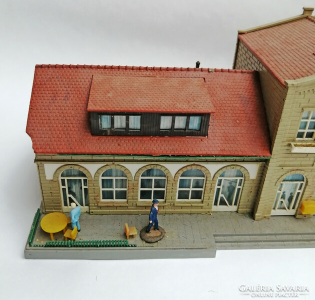 Kibri railway station - station building - model - field table model, model railway - h0