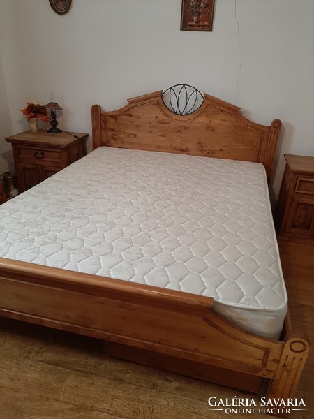 Double bed rustic pine/alder stain