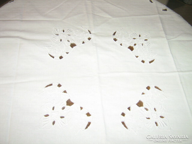 Beautiful risellet round tablecloth centerpiece
