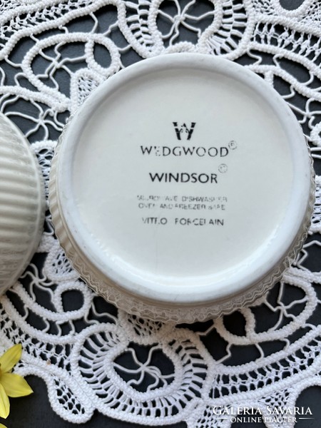 Wedgwood Windsor bordás falú letisztult vonalú krém színű tálkák - 3 db