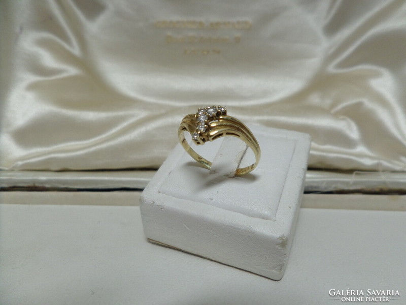 Modern gold ring with glasses