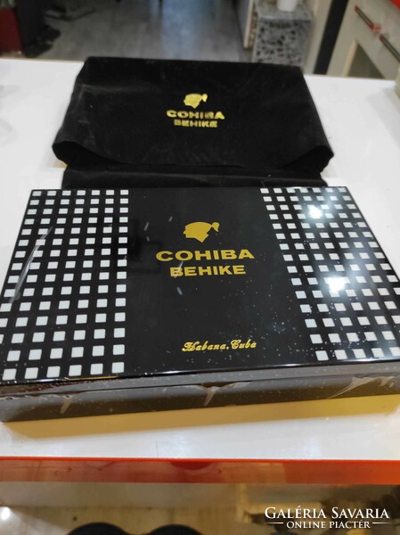 Original Cuban cigar 'cohiba behike 52 bhk' in a wooden gift box 10. Thread in original limited box