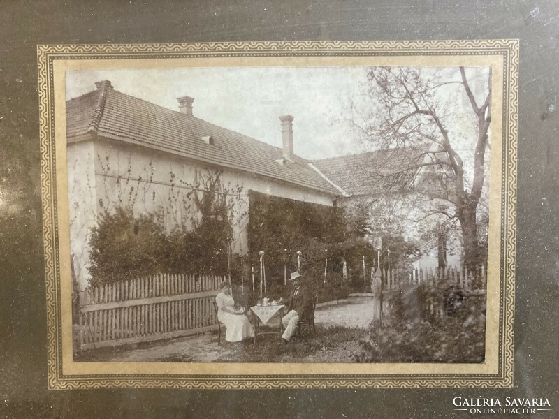 Idyllic street scene from the Horthy era