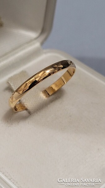 (8) 14 K arany jegygyűrű, karika gyűrű 1,15 g