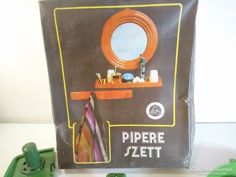Retro Pipere Szett, Műanyag Fürdőszobai Tükör, Polc, Fogas, Space Age 1970-es évek
