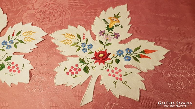 2 Kalocsa pattern grape leaf-shaped hand-embroidered tablecloth 35 cm x 35 cm