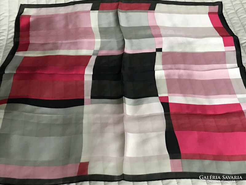 Selyemkendő finom színekkel, Jemmers &Leufgen márka, 52 x 52 cm