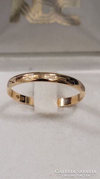 (8) 14 K arany jegygyűrű, karika gyűrű 1,15 g