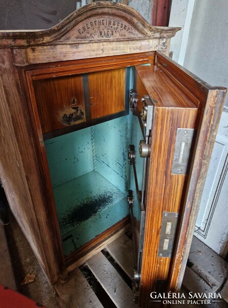 Antique safe, f. Wertheim and comp Vienna.