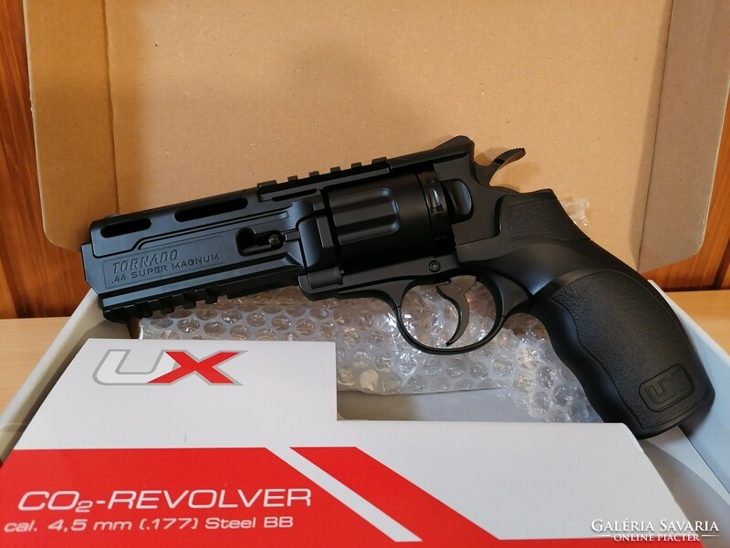 Umarex Tornado revolver légpisztoly ajándékokkal . Új nem használt