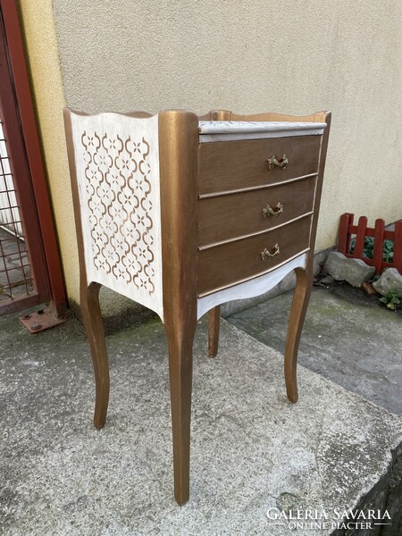 Small cabinet chest of drawers