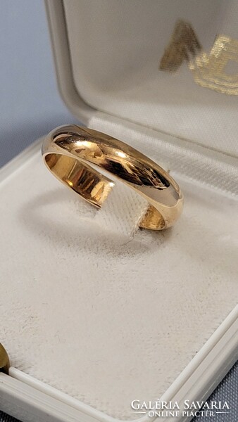 (7) 14 K arany jegygyűrű, karika gyűrű 4,1 g