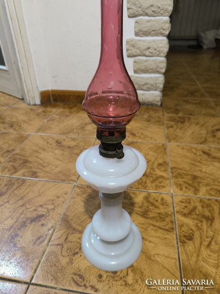 Antik asztali üveg làmpa, Csiszolt hàntolt üveg ! Kalcedón,Opàl üveg Biedermeier piros üveges.