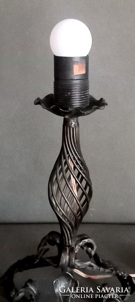 Antik kovácsoltvas asztali lámpa ALKUDHATÓ design