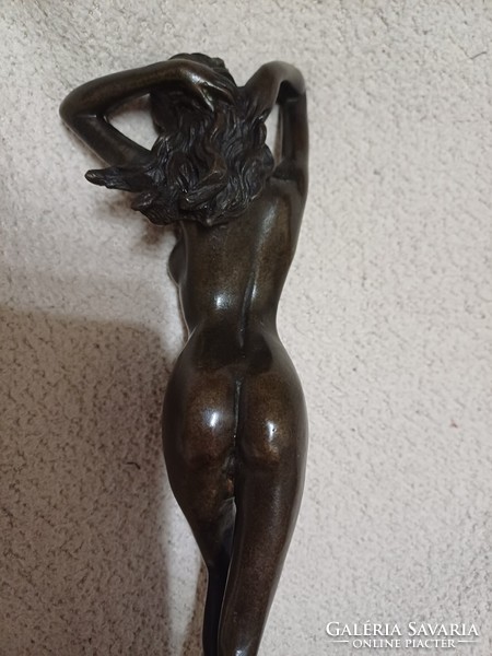 Bronze statue of a female nude, approx. 25 cm high, there are hairline cracks on the pedestal.