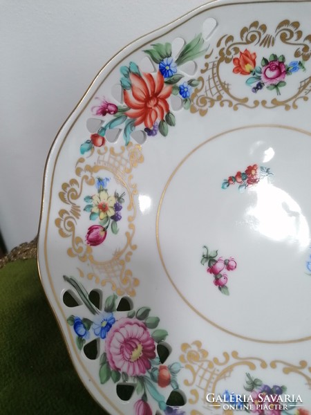 Ritkább Hollóházi porcelán, áttört, asztalközép kínáló, kézzel festett gyönyörű mintával